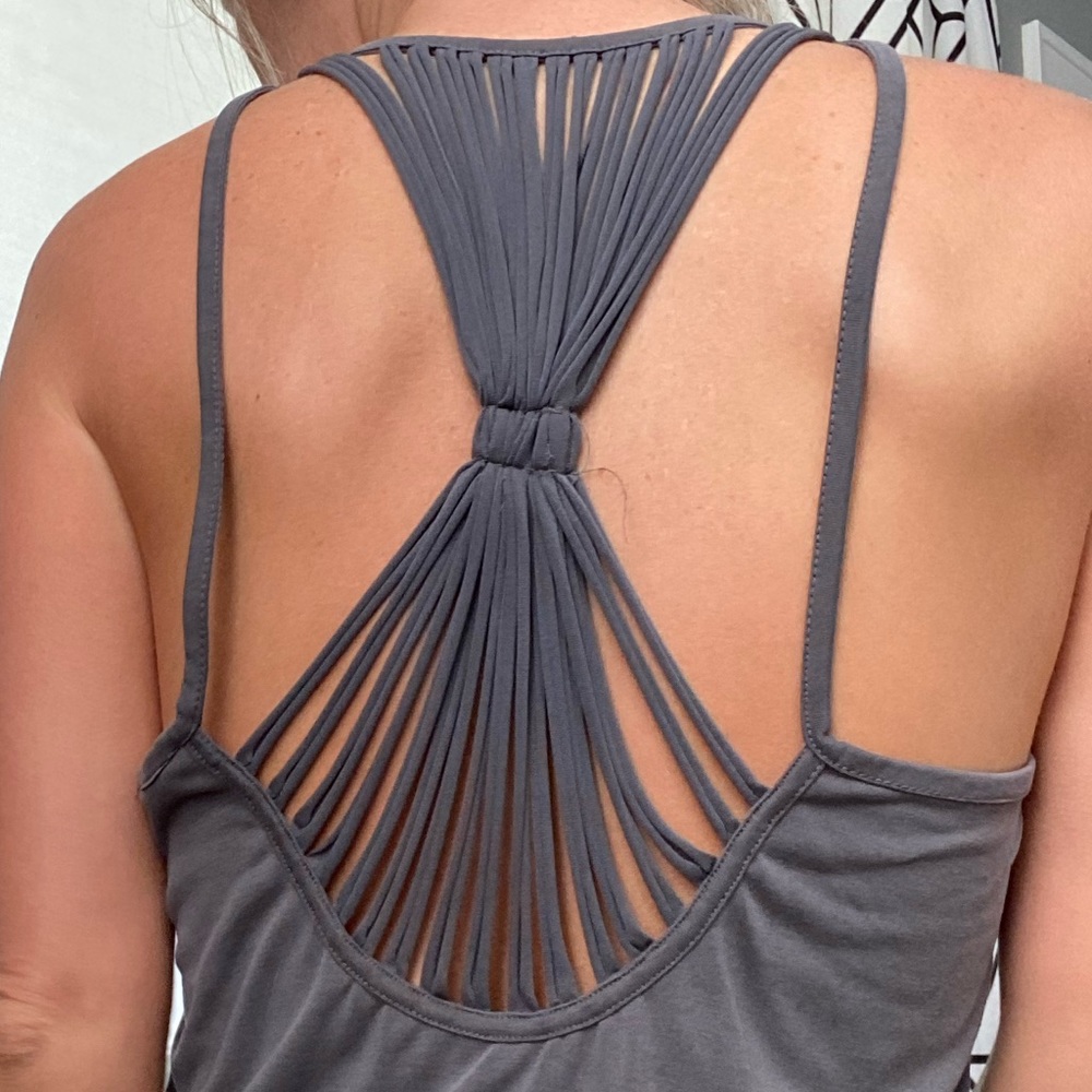 🍓 Vestique Gray Strappy Racer Back Tank Top